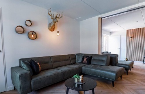 Voorthuizen House | Looking for a luxury 14-person bungalow in the Veluwe? Take a look at the group accommodations of recreation park De Boshoek and book! ✓ Wide range ✓ View directly