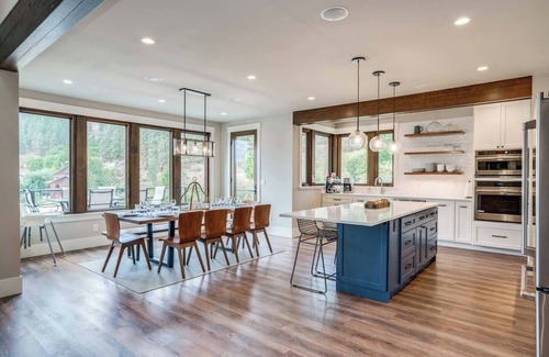Leavenworth House | Lookout Lodge | Family Friendly w/Hot Tub, +4100sf