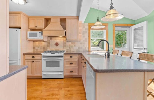 Falmouth Heights House | Lookout Point | 3 BDR Home Steps from Beach!