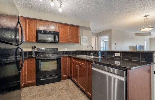 East Kootenay Apartment | Lookout Pointe | Lake Views | Pool | Hot Tub | Gym