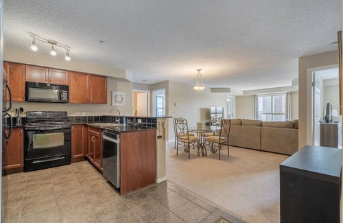 East Kootenay Apartment | Lookout Pointe | Lake Views | Pool | Hot Tub | Gym