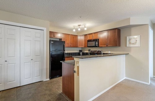 East Kootenay Apartment | Lookout Pointe | Lake Views | Pool | Hot Tub | Gym