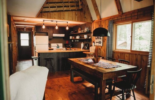 Comstock House | Loon Lodge - Hot Tub/Sauna/Real Wood Fireplace