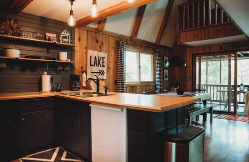 Comstock House | Loon Lodge - Hot Tub/Sauna/Real Wood Fireplace