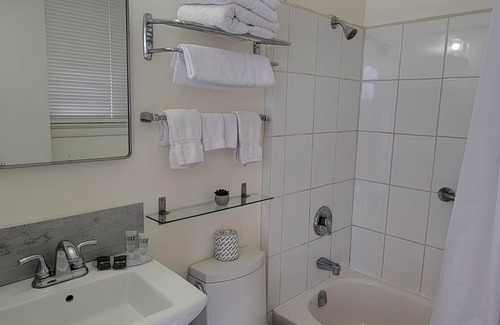 Kingston Hotel | Lord Nelson Motel