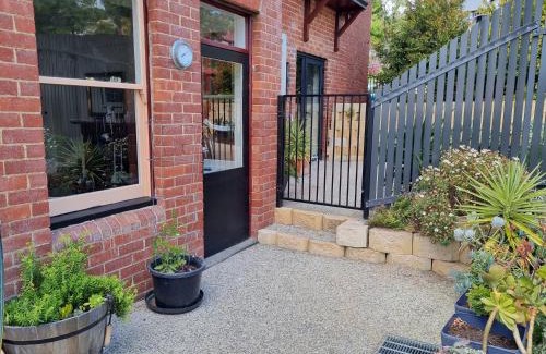 Sandy Bay Apartment | Lords Rest Apartment - Private and Central with Free Parking and Great WIFI