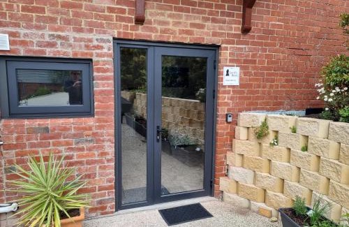 Sandy Bay Apartment | Lords Rest Apartment - Private and Central with Free Parking and Great WIFI
