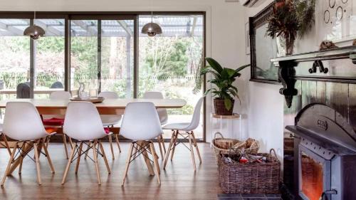 Wheatsheaf House | Lorien - Retreat + Outdoor Bathtub + Pets Welcome