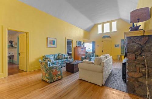 Port Colborne House | Lorraine Bay Private Waterfront Escapes Main House and Cottage Rentals