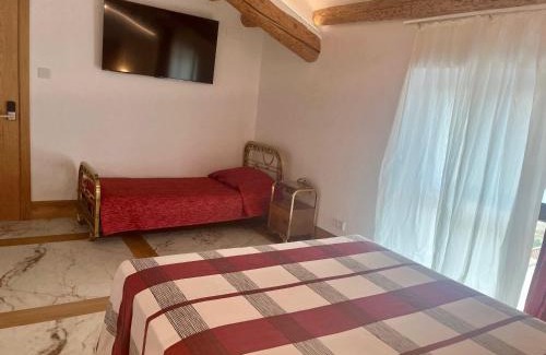 Sarinena House | Los Chicos de Lastanosa Hotel y Restaurante