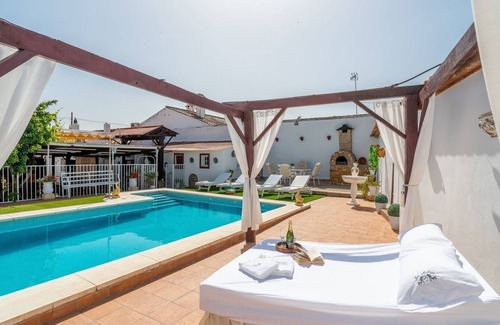 Penaflor Villa | Los Mellizos Peñaflor by Ruralidays