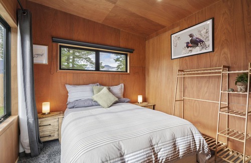 Lake Hawea House | Lost Burn Beauty - Lake Hawea Holiday Home
