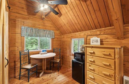 Grantsdale House | Lost Horse Lodge King Cabin 9