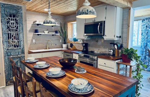 Bid-a-wee Beach House | Lost Pearl: 1940s Beach Cottage, FREE Daily Activities, 1 Blk 2 Bch, SznlStuff