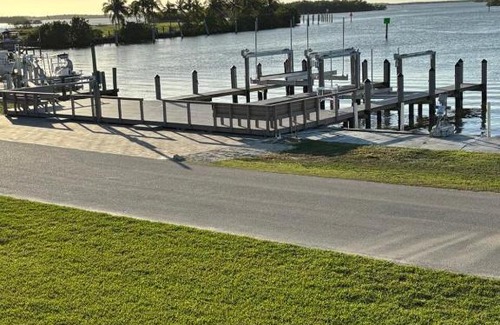 Everglades City House | Lostman's Lodge - Everglade City, Sunset View Pool & Hot Tub