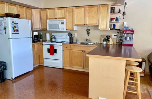 Okanagan-Similkameen House | Lots of Beds - In the Village - Hot Tub