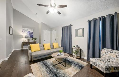 Cartersville House | Lots of Hot Spots & Activities Near This Townhome