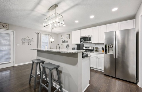 Cartersville House | Lots of Hot Spots & Activities Near This Townhome