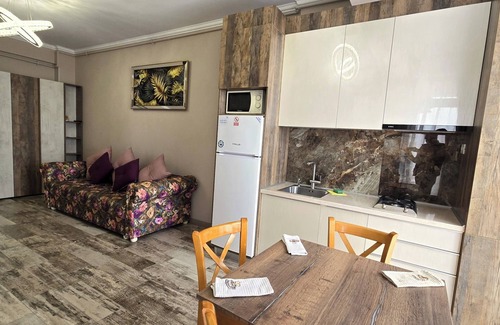 Constanta Apartment | Lotus 7 Silver