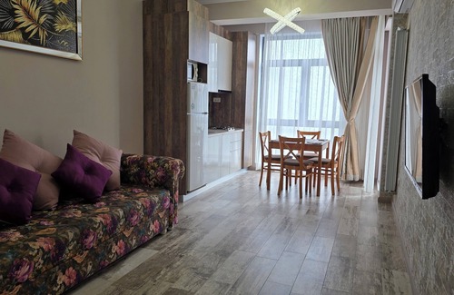 Constanta Apartment | Lotus 7 Silver