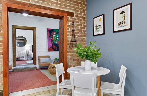Orange House | Lou's Cottage - Romantic, Country Couples Retreat