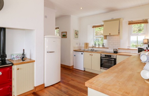 Donegal Cottage | LOUGH VIEW COTTAGE, pet friendly in Carrigart, County Donegal