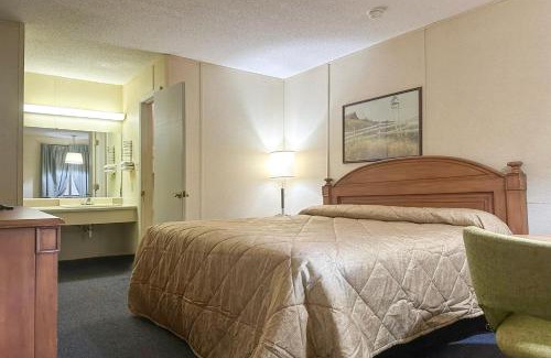 Gough Cabin | Louisville Inn by OYO Louisville Municipal Airport