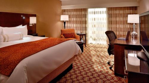 Jeffersontown Hotel | Louisville Marriott East