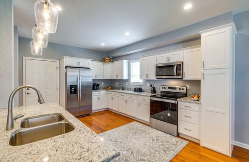 Lyndon House | Louisville Retreat w/Deck ~ 11 Mi to Downtown!