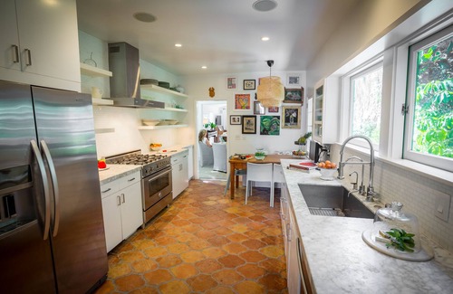 Mid-Wilshire House | Lounge by the pool at a Zen Oasis in Trendy Miracle Mile