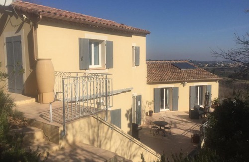 Rochefort-du-Gard Apartment | L’oustau
