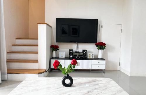 Wang Thonglang Villa | Love House
