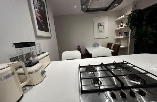 Abbey House | Love in the Heart of Wimbledon