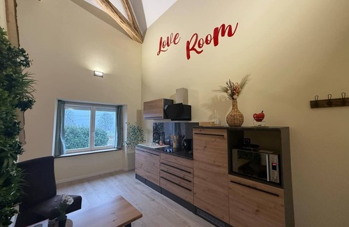 Echenoz-le-Sec Apartment | Love Room