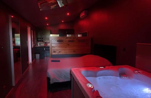 Caderousse Apartment | Love Room - Villa Rhôna