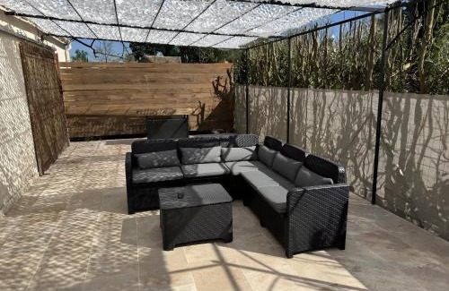 Caderousse Apartment | Love Room - Villa Rhôna