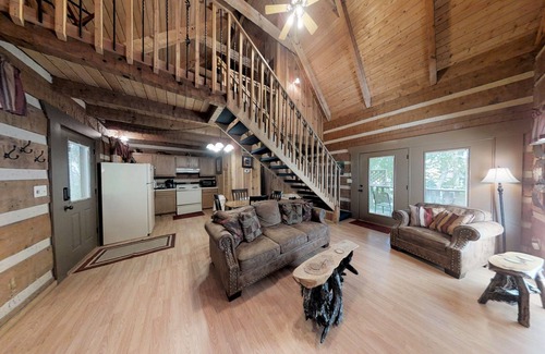 Rocky Grove Cabin | Love Shack: Pet Friendly, Free Attraction Tickets, Hot Tub, Creek Views