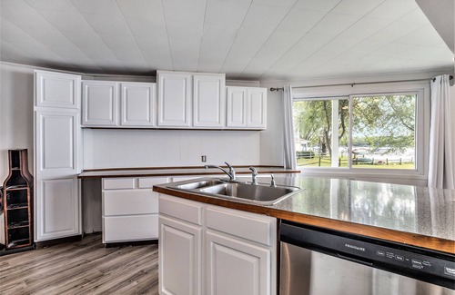 Hamburg Township House | Love The 8 Lakes Life!