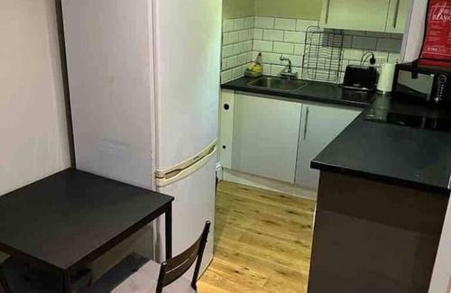 Crofton Park Condo | Lovely 1 bedroom apartment with on street parking