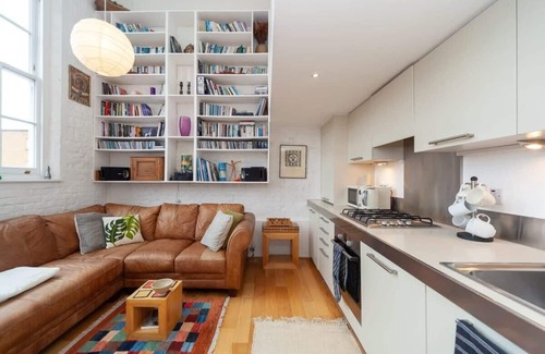 Woolwich Apartment | Lovely 1 Bedroom Apartment in Old Schoolhouse