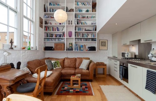 Woolwich Apartment | Lovely 1 Bedroom Apartment in Old Schoolhouse