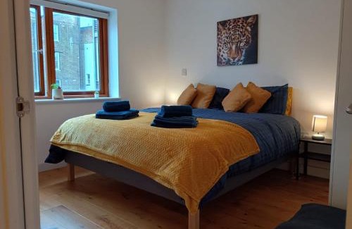 Deptford Apartment | Lovely 1 bedroom apartment in South East London
