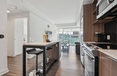 Bay Street Corridor Apartment | Lovely 1-BR in DT Toronto
