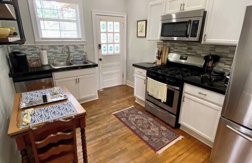 Greater Belhaven Apartment | Lovely 1 BR unit across from Belhaven Town Center