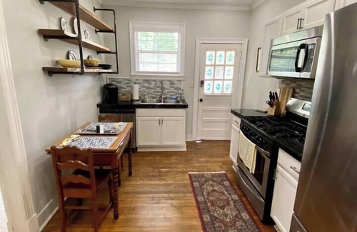 Greater Belhaven Apartment | Lovely 1 BR unit across from Belhaven Town Center
