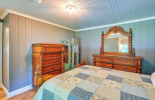 Booneville House | Lovely 1800’s Booneville Home w/ Antique Furniture