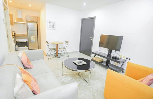 East Legon Apartment | Lovely 1BDR Near Mall and Airport with Rooftop Pool and Gym