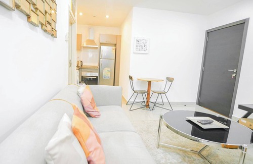 East Legon Apartment | Lovely 1BDR Near Mall and Airport with Rooftop Pool and Gym
