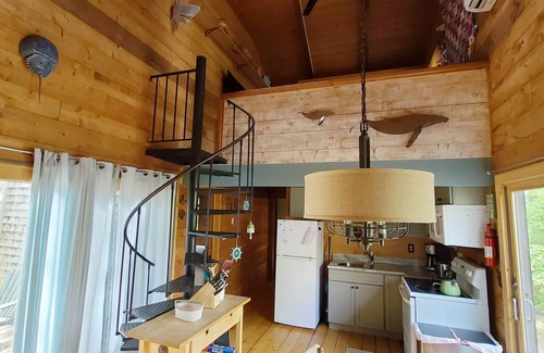 Wellfleet Condo | Lovely 2+ BD Cottage--A/C, Deck with Pond Views, Great Location
