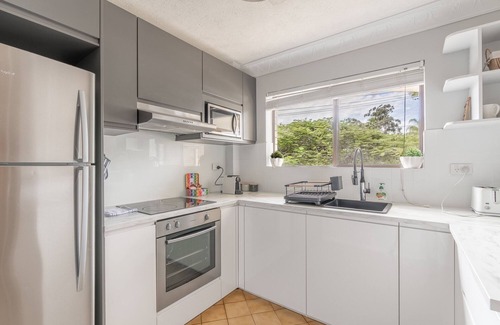 Nundah Apartment | Lovely 2-Bed by Oxenham Park, Transport & Shops
